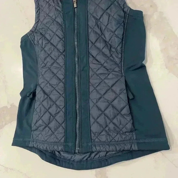 Athleta Rock Springs Quilted Vest Green Women’s Size Medium Petite Athleisure - Picture 2 of 9